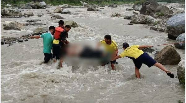 उत्तराखंड : सहस्रधारा में सेल्फी लेने के चक्कर में मेडिकल छात्रा की नदी में गिरने से मृत्यु