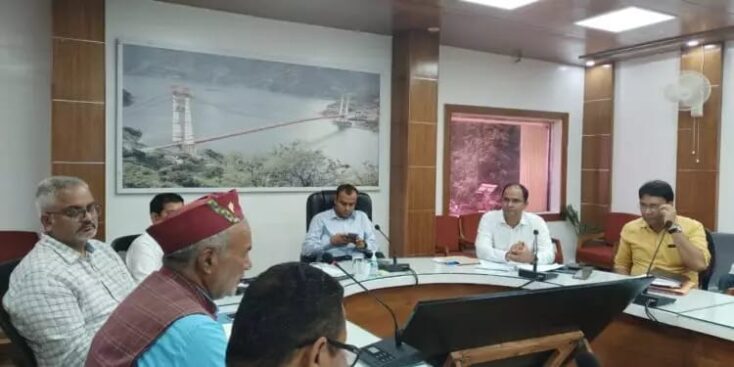 जिलाधिकारी मयूर दीक्षित की अध्यक्षता में 20 सूत्रीय कार्यक्रम एवं क्रियान्वयन की समीक्षा बैठक आयोजित की गई।