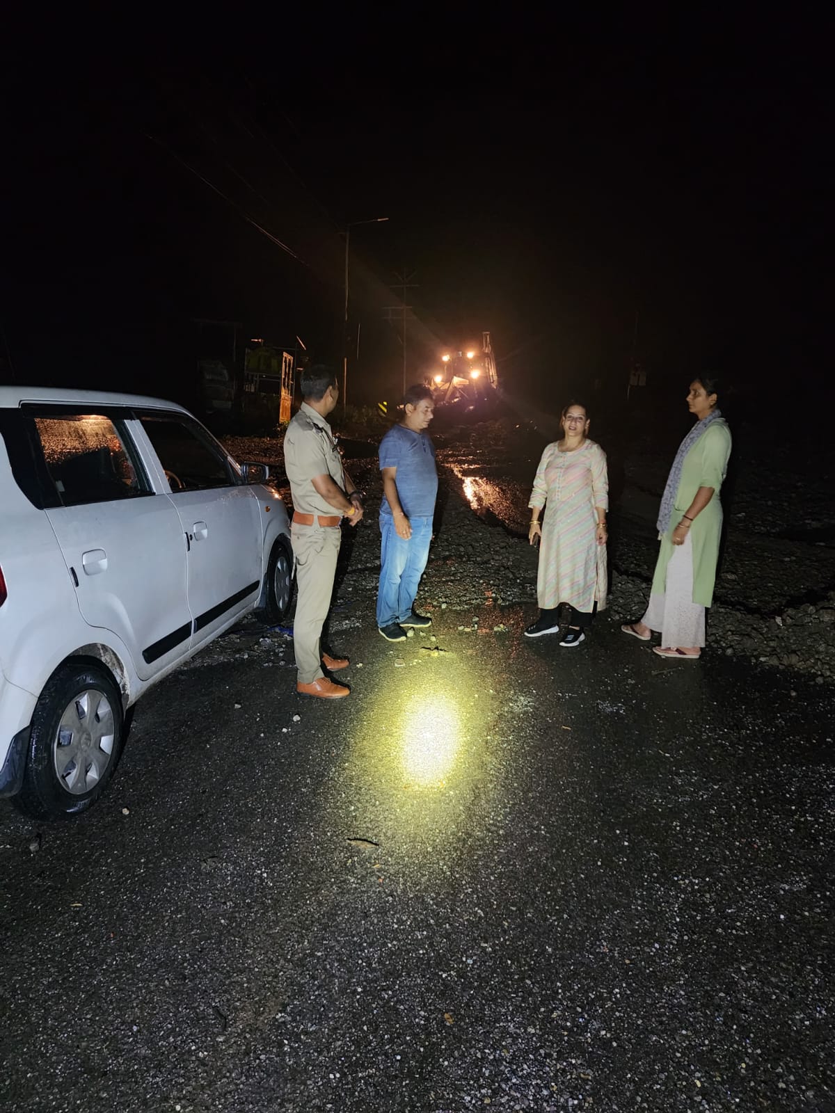 Heavy damage and death of one due to cloudburst in Bawani village of Narendra Nagar block of Tehri district.