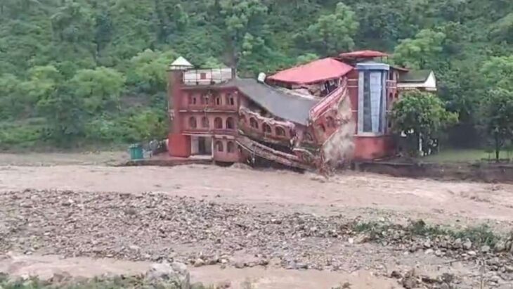 उत्तराखंड: देहरादून के मालदेवता में डिफेंस कॉलेज की इमारत ताश के पत्तों की तरह ढह गई