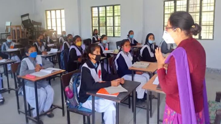 अटल उत्कृष्ट स्कूल के खराब प्रदर्शन के कारण अब शिक्षकों ने सीबीएसई बोर्ड से किनारा करते हुए यह मांग उठाई है