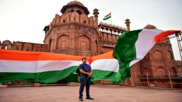 भव्य स्वतंत्रता दिवस समारोह में 1800 मेहमानों को आमंत्रित किया गया है और लोग पारंपरिक पोशाक पहने नजर आएंगे।