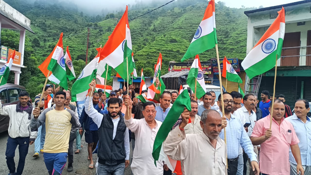 Tiranga Yatra from house to house in Pantwadi