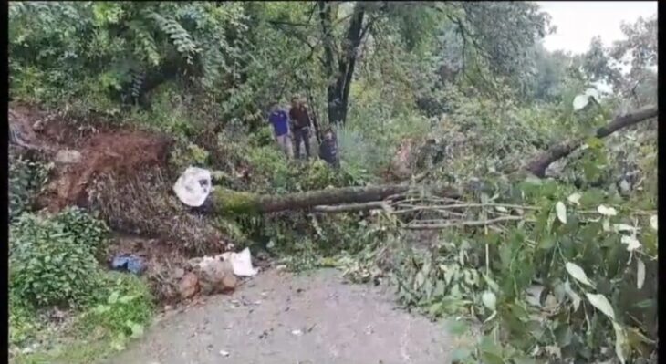 असामाजिक तत्वों द्वारा रिस्पना नदी में सिवरेज का गंदा पानी छोडा़ , गंदगी और बदबू से लोगों का बुरा हाल