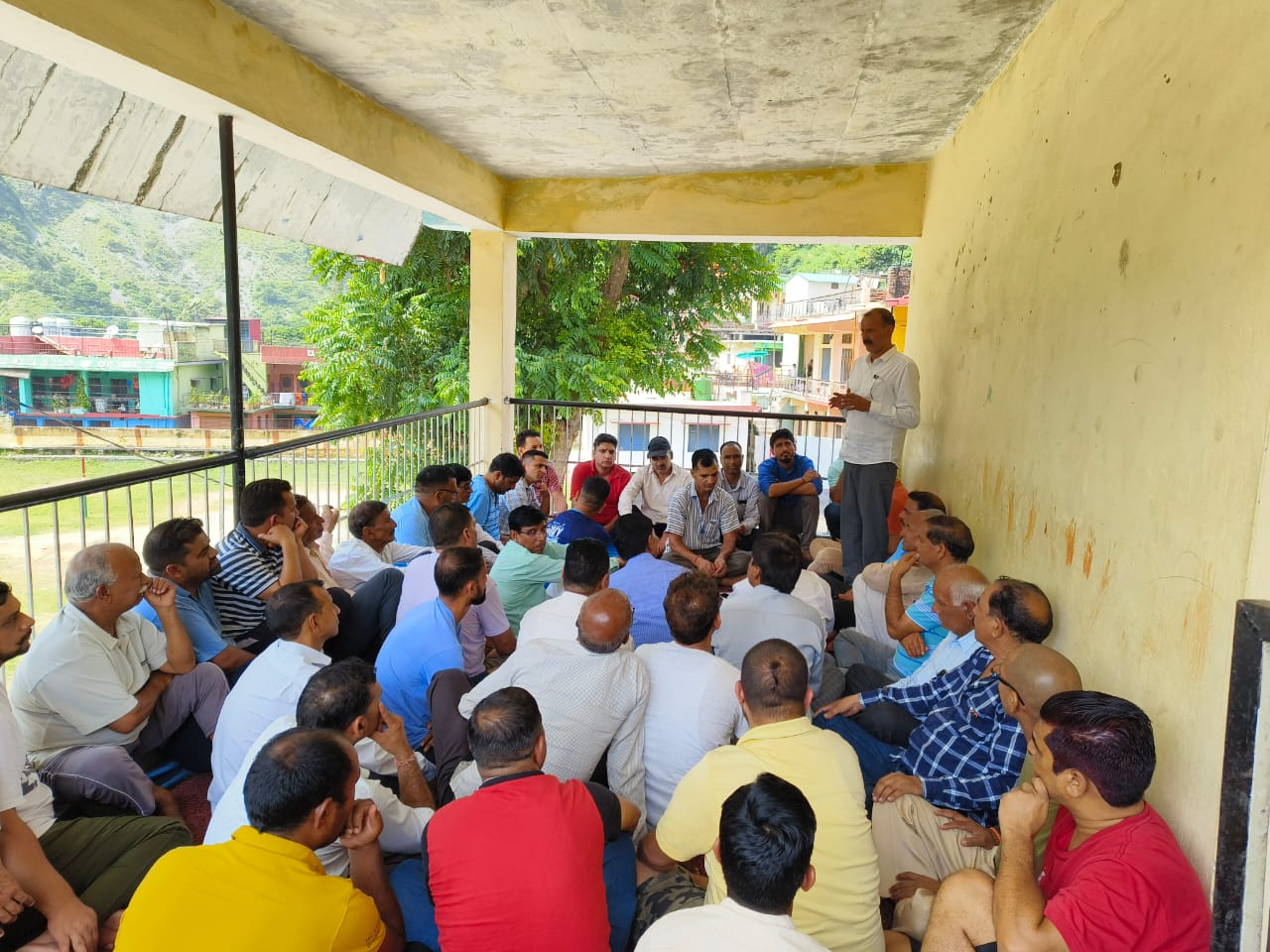 Regarding the encroachment in Nainbagh, an important meeting of the Board of Trade and regional people's representatives was called.