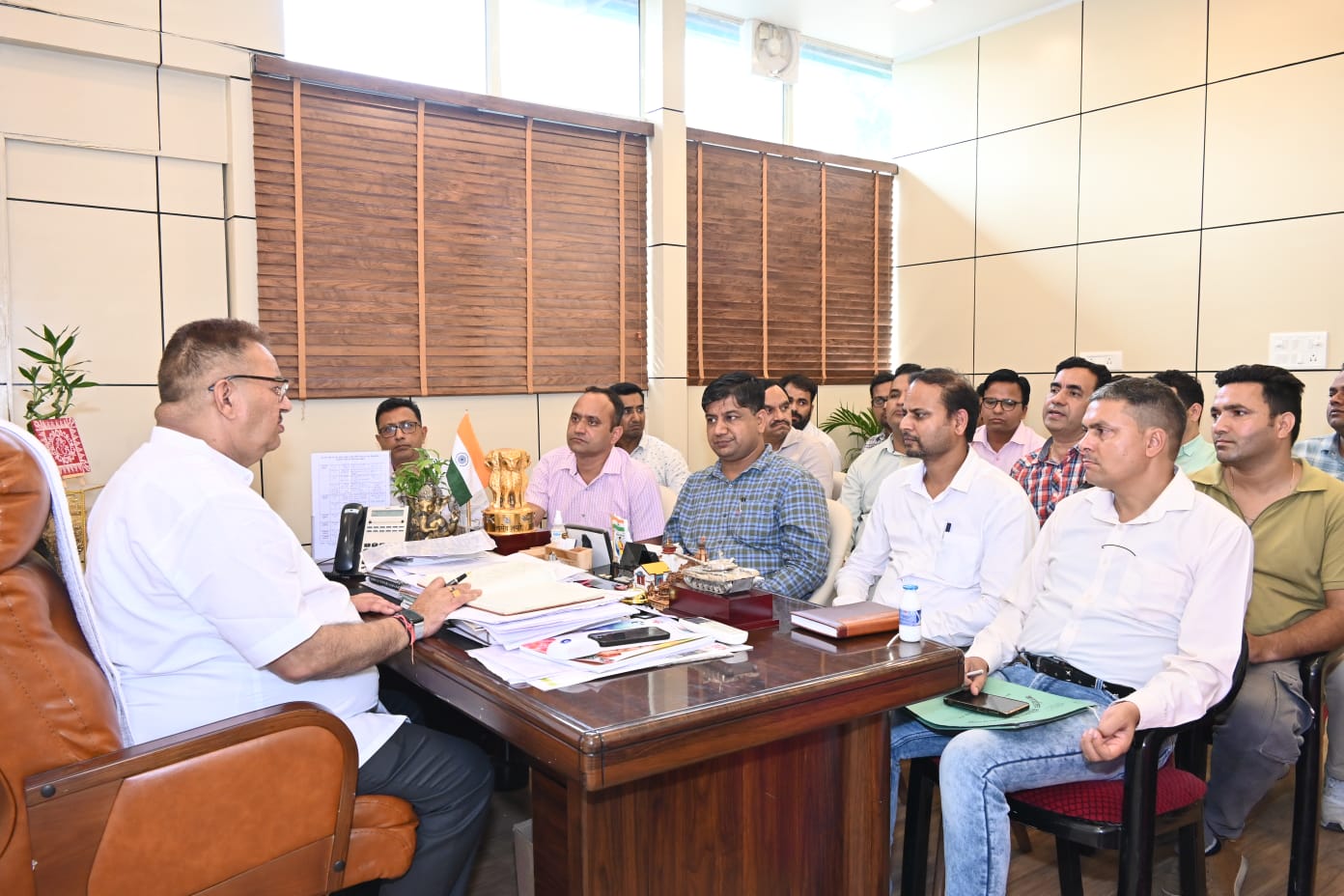 Minister Ganesh Joshi reviewing the development works being done in Mussoorie Vidhansabha with Jal Sansthan and Drinking Water officials at the camp office.