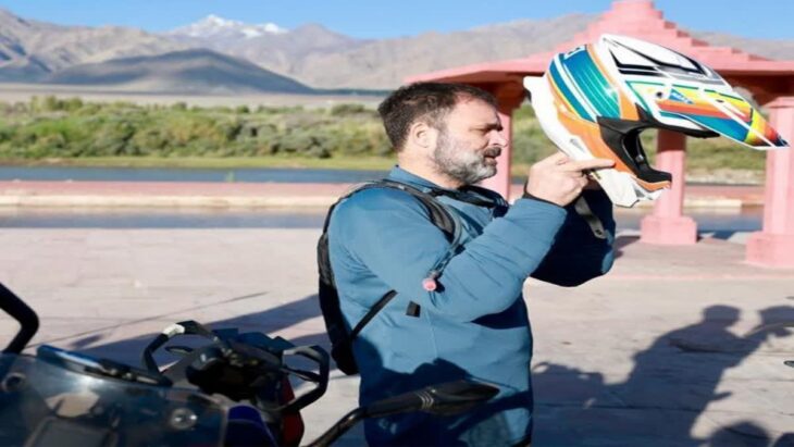 राहुल गांधी ने लद्दाख का दौरा किया और पैंगोंग झील का आनंद लिया।