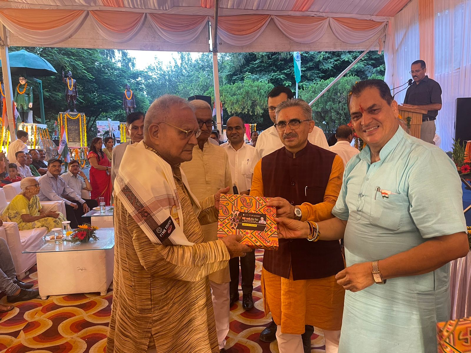 "Meri Mati Mera Desh" campaign at Gandhi Park today as part of Azadi Ka Amrit Mahotsav in which chief guest Prem Chand Agarwal