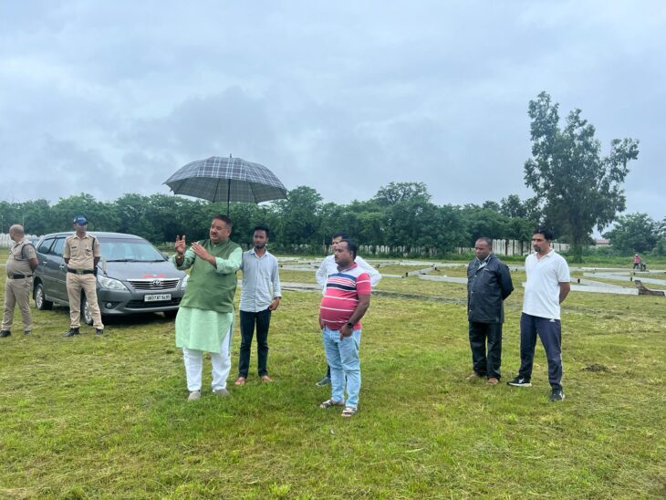 मंत्री गणेश जोशी ने रक्षा बंधन समारोह की तैयारियों को लेकर हाथीबड़कला स्थित सर्वे स्टेडियम में कार्यक्रम स्थल का किया स्थलीय निरीक्षण।