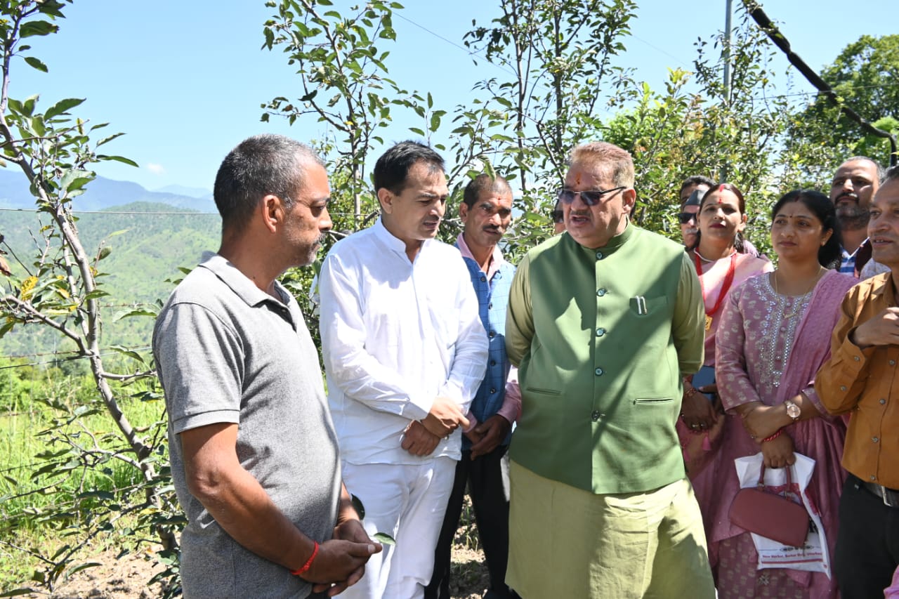 Agriculture Minister Ganesh Joshi, who reached Barkot in Uttarkashi, did a ground inspection of the apple orchard of Upradi village of Barkot.