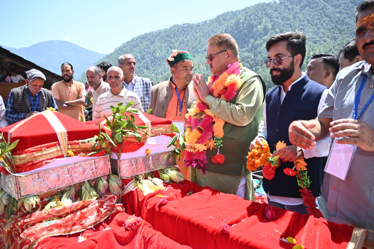 Cabinet Minister Ganesh Joshi, who reached Barkot, participated in the Jatar Athod fair of ancient sheep at Gram Sabha Pali, the penance place of Jakha Someshwar
