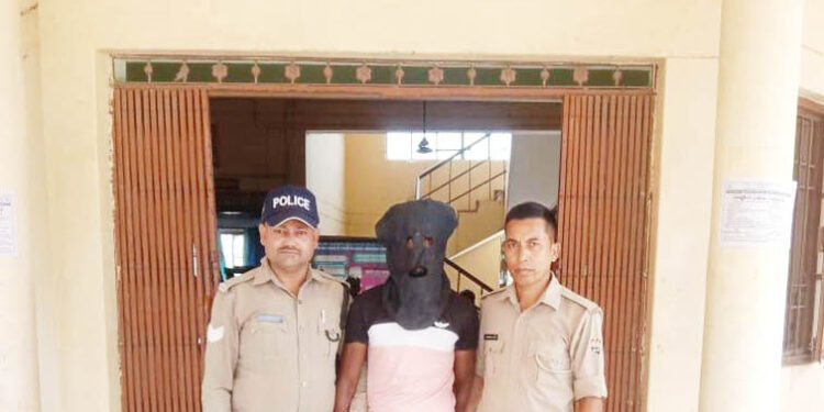 Warranty who has been absconding for years in police custody