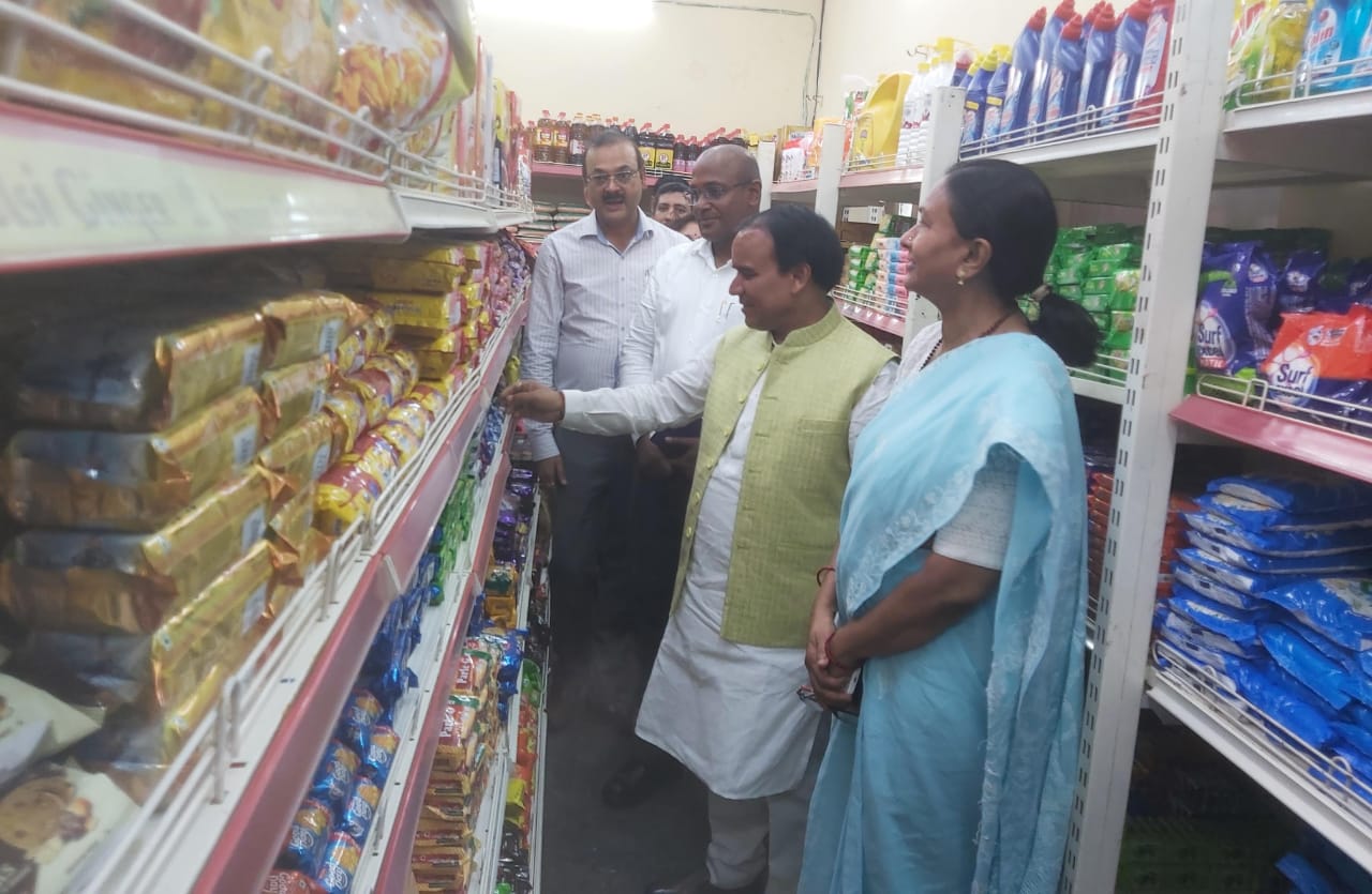 Open outlet of Central Warehousing in Uttarakhand Secretariat, branded goods will be available at 35 percent cheaper than the market rate