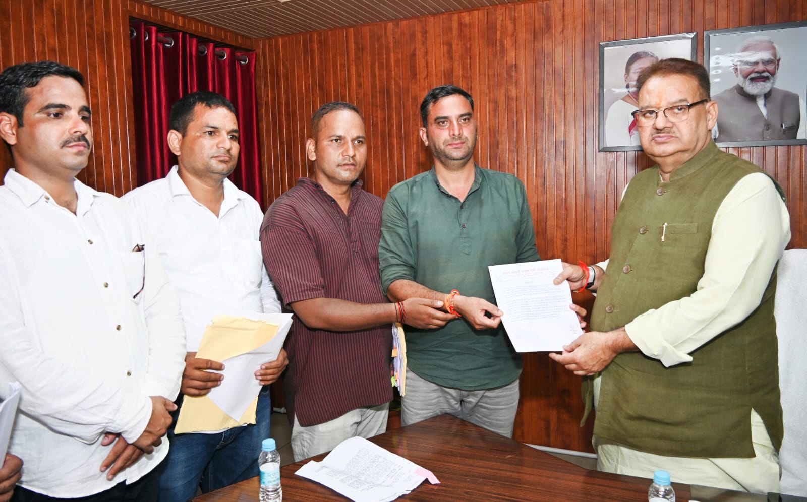 Delegation of Upanal Employees United Front met Minister Joshi
