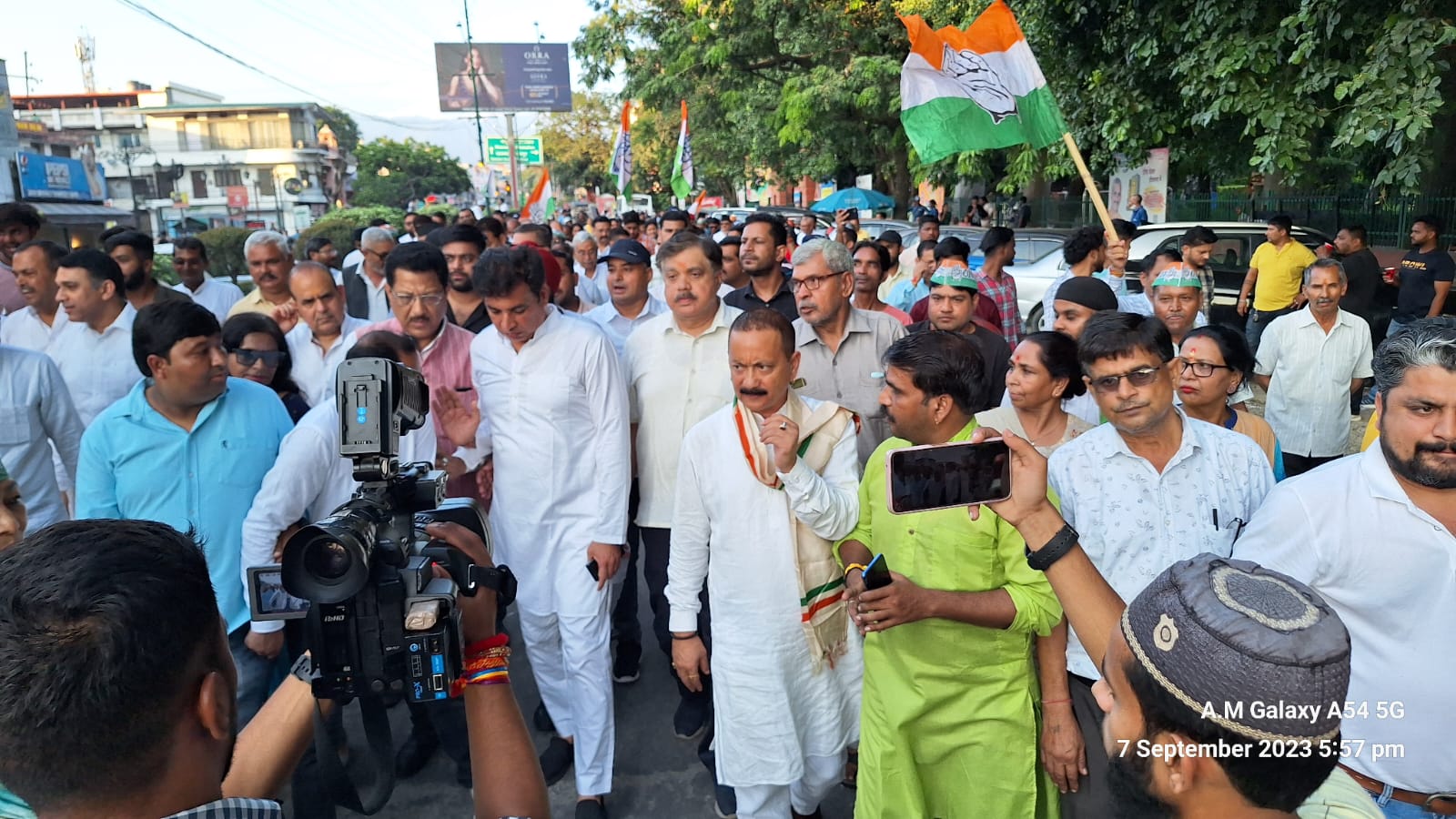 A large number of Congress leaders participated in the padyatra under the leadership of the state in-charge