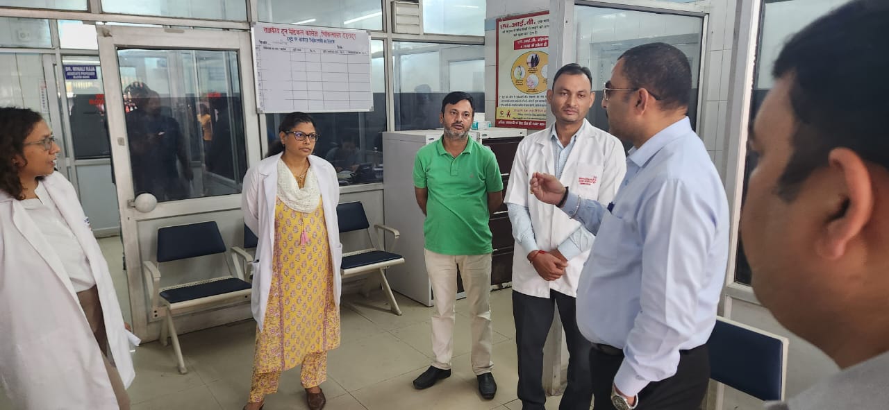 City Magistrate inspected the blood bank in Doon Medical College