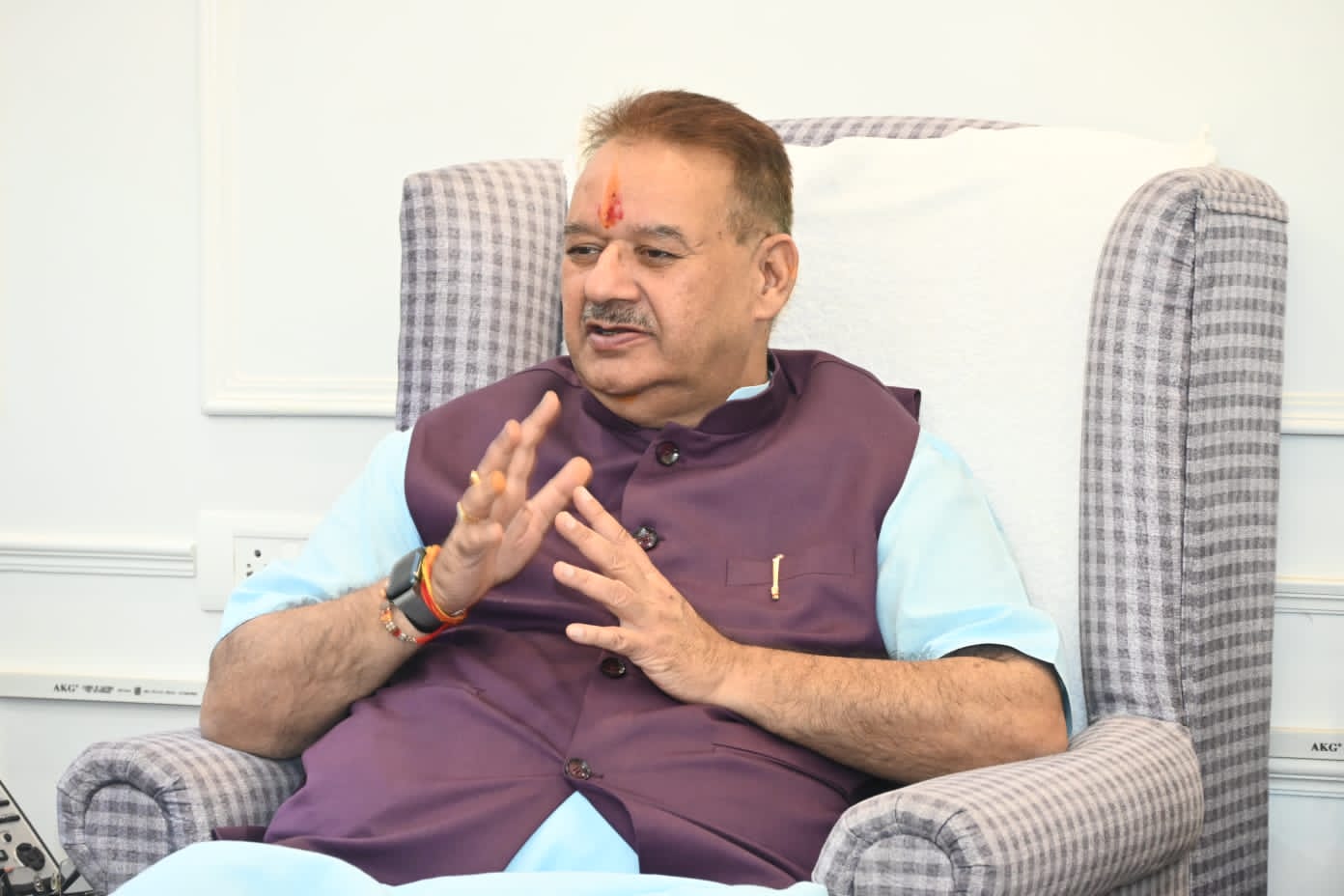 Minister Ganesh Joshi held a meeting with the officials regarding GI Mahotsav and gave necessary guidelines.