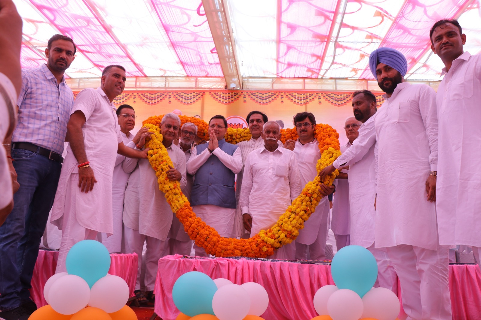 Area residents honored CM Dhami in Manaksar village of Rajasthan