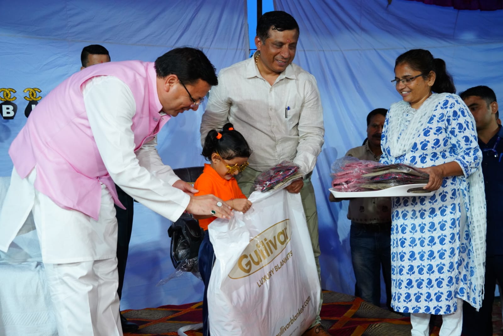 CM gave gifts to destitute and poor children on the eve of his birthday