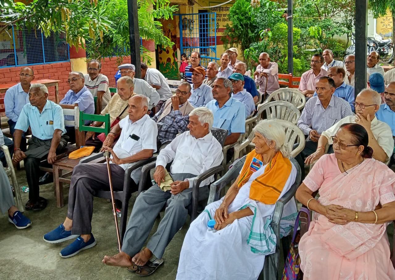 Pensioners call for agitation for not removing deficiencies in Golden Card