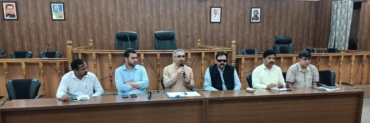 Meeting held with members and councilors of various societies on dengue control