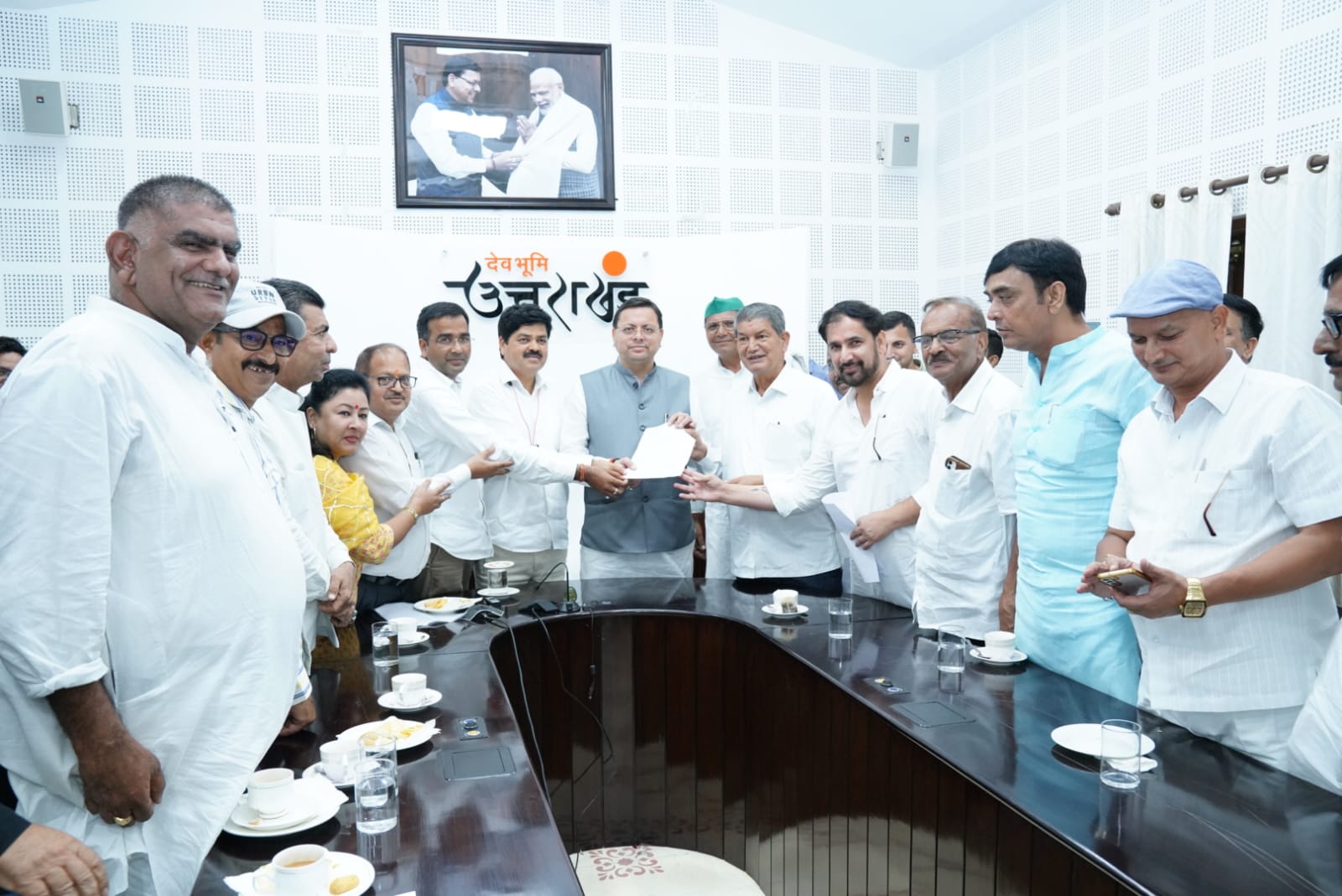 Congress delegation led by former CM Harish Rawat met the CM