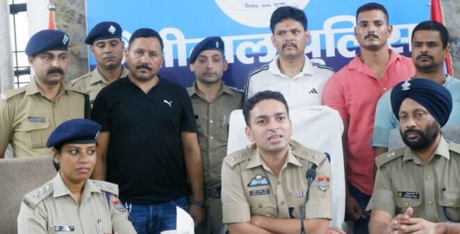 Smack worth crores recovered, three arrested including police constable