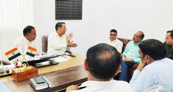 The team that arrived from Delhi met with the Mayor regarding water logging in the city.