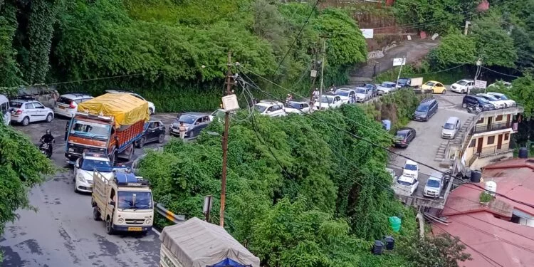 Tourists throng Mussoorie weekend