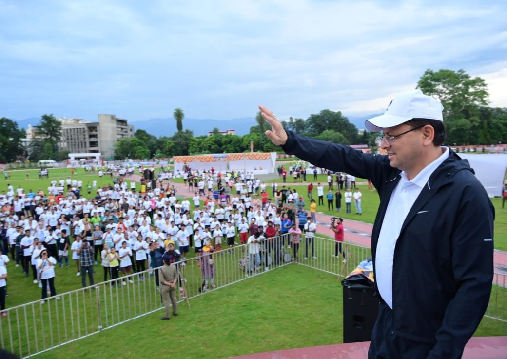 On the occasion of the birthday of Prime Minister Shri Narendra Modi, 'Swachhta League Marathon' was launched at the Parade Ground.