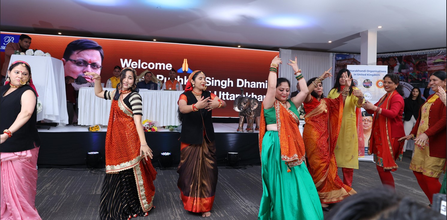 Grand welcome to CM Dhami on reaching London, London echoed with folk songs of Uttarakhand