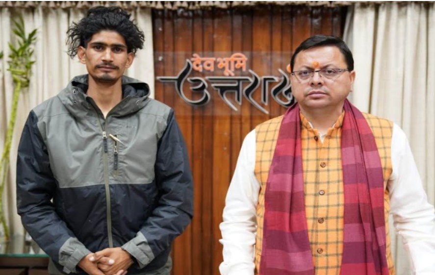 Mountaineer Rohit Bhatt met the Governor