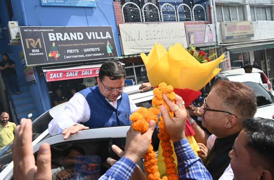 Ministers welcomed CM Dhami on reaching Dehradun after London tour