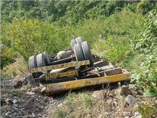 One died after vehicle fell into ditch