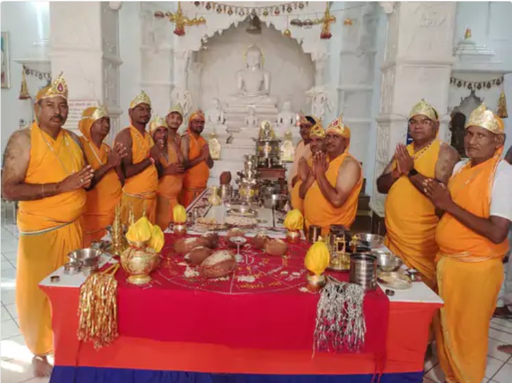 Jain community worshiped on the religion of supreme sacrifice