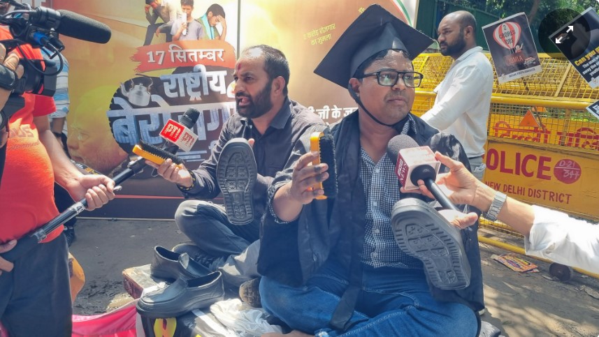 Youth Congress celebrated PM Modi's birthday by polishing shoes