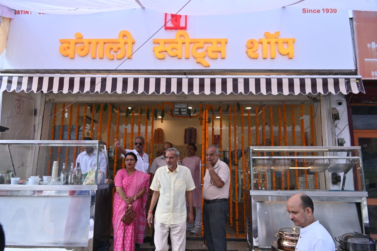 Cabinet Minister Ganesh Joshi inaugurating the Kishan Nagar branch of Bengali Sweet Shop.