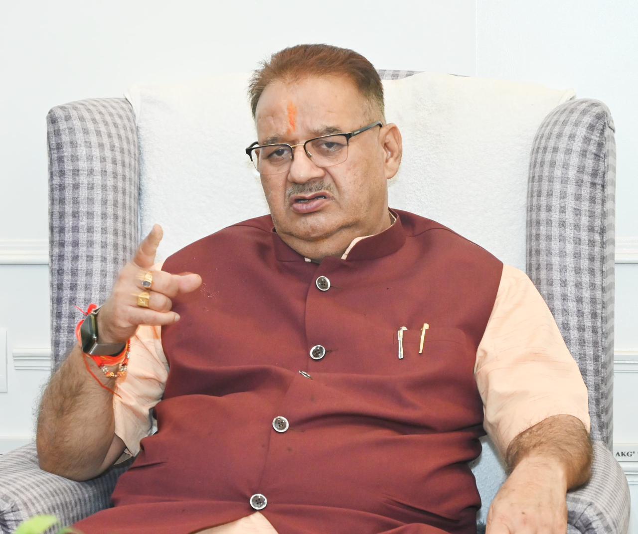 Minister Ganesh Joshi immediately took cognizance of the news of power line being cut at the historical martyr site of Mussoorie.