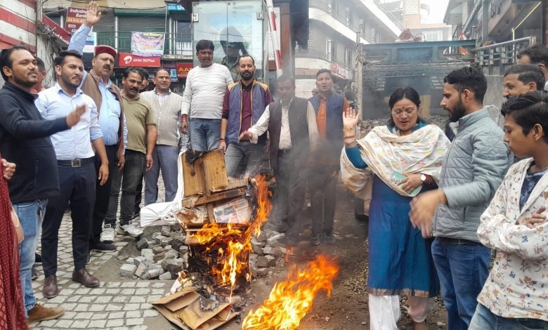 Mussoorie Yuva Morcha burnt the effigy of Congress MLA in case of indecency.