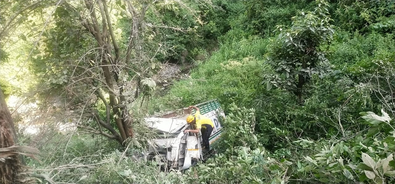 Driver dies on the spot after truck falls into ditch