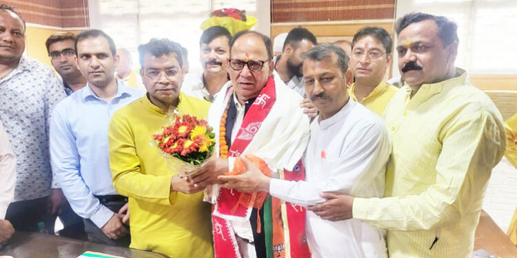 Mandi Parishad President Dr. Dabbu took charge