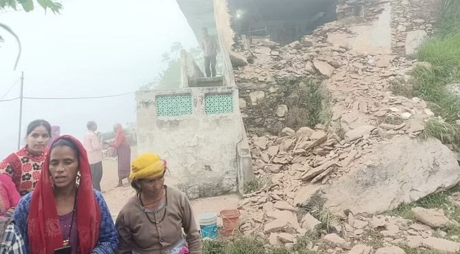 Three injured in lpg cylinder explosion