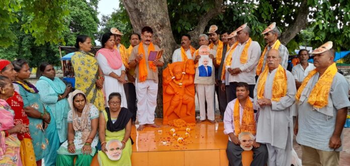 Prime Minister was wished for long life by offering special prayers to Lord Hanuman.