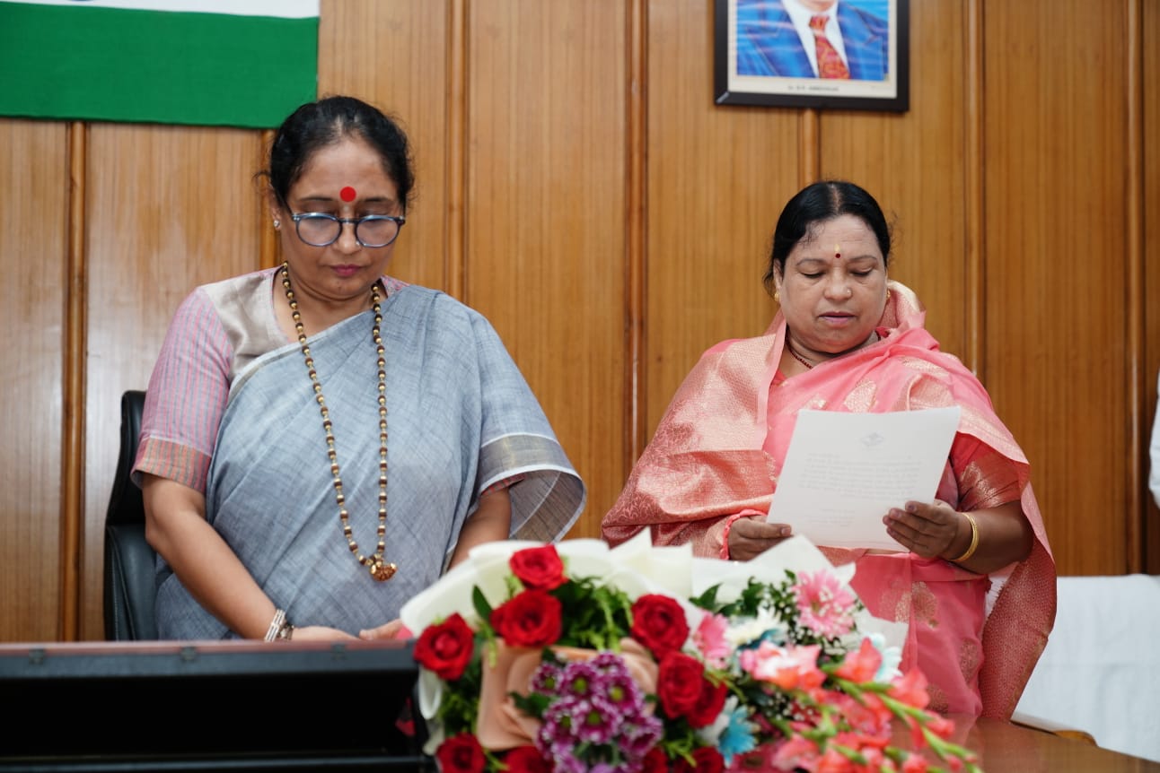Assembly Speaker administered the oath of office to Parvati Das as MLA.