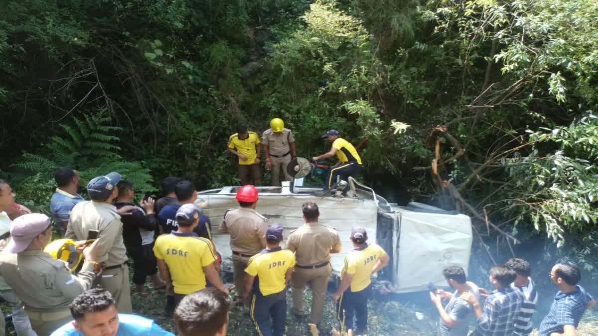 Vehicle fell into deep ditch, one person died