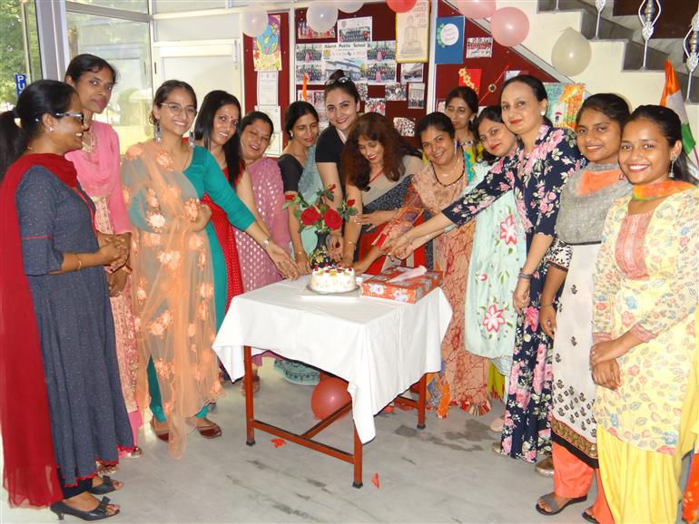 Governor congratulated and congratulated all the teachers of the state on 'Teacher's Day'