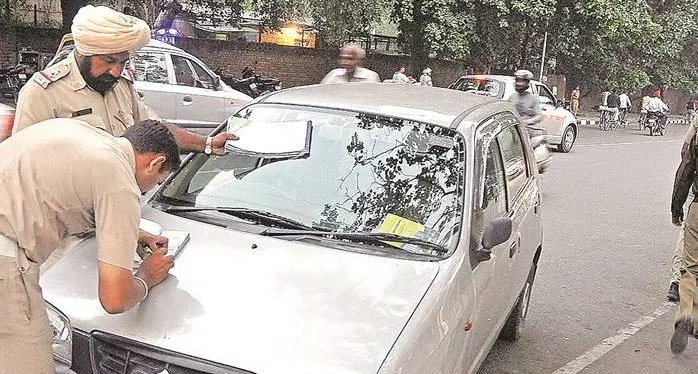 Challan issued for vehicles parked in no parking, chaos created