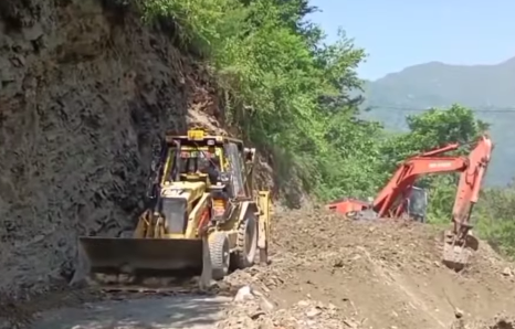 National Highway 707A officials carried out on-site inspection of the damaged road in Kamptee area