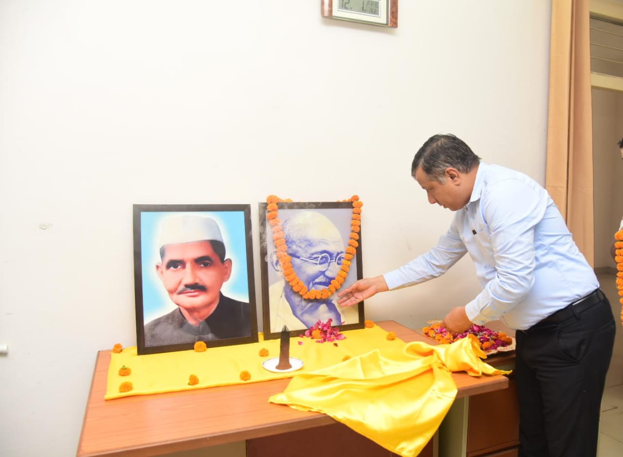 Director General Information Banshidhar Tiwari paid tribute to Gandhi and Shastri