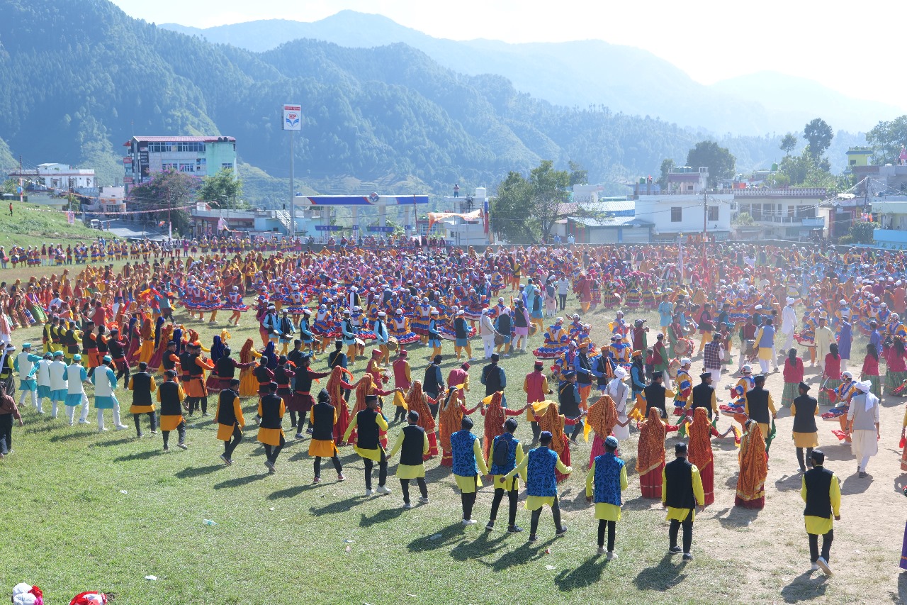 The performance of Chholiya and Jhauda folk dancers with Dhol Damaun folk instruments got a place in the World Book of Records.